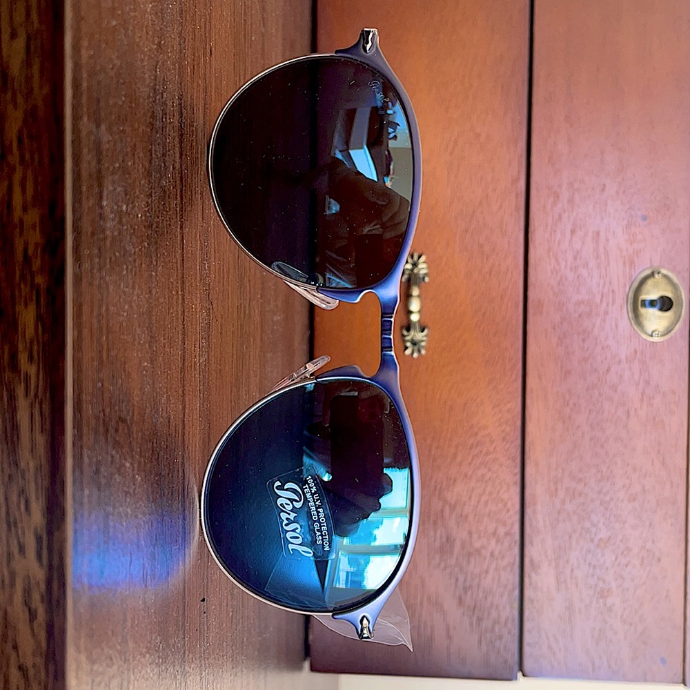 Person sunglasses